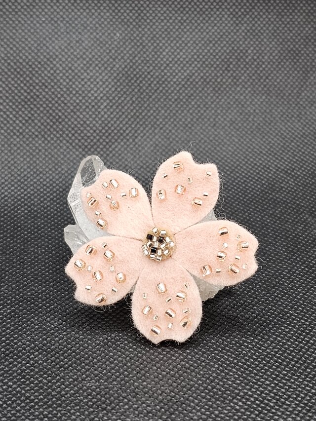 花音 – そっと咲く、春の記憶ブローチ