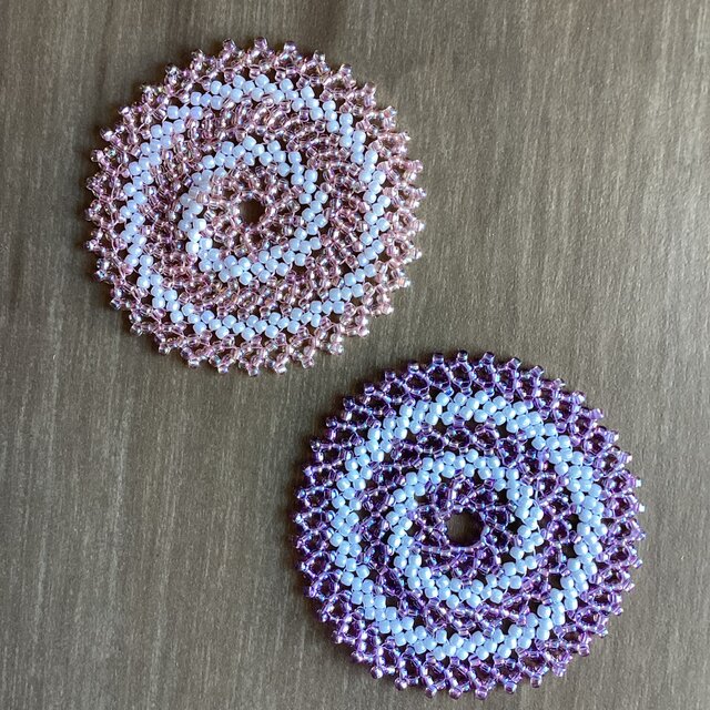 紫色と桃色のミニドイリーマット（2枚セット）