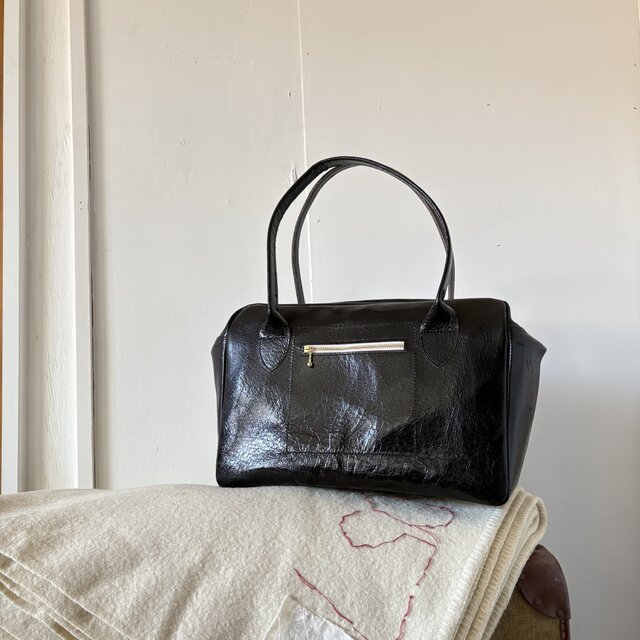 本革 スモールボストンバッグ／ブラック｜軽さと品をまとう上質ピッグレザー