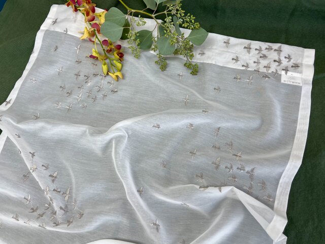 カフェカーテン 小鳥刺繍 | iichi 日々の暮らしを心地よくする