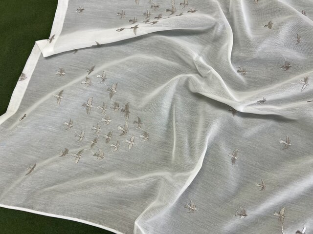 カフェカーテン 小鳥刺繍 | iichi 日々の暮らしを心地よくする