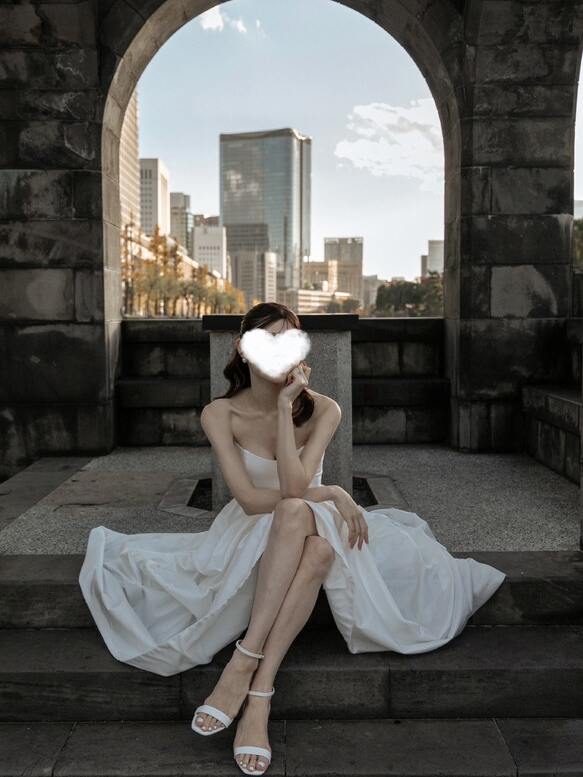 実例写真！ウェディングドレス ベアトップ シルクタフタ フィッシュテール デザイン感 結婚式 前撮り