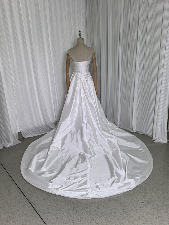 実例写真！ウェディングドレス ベアトップ シルクタフタ