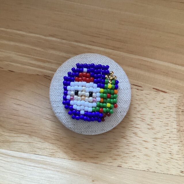 サンタさんとクリスマスツリーのクルミボタン（38mm）