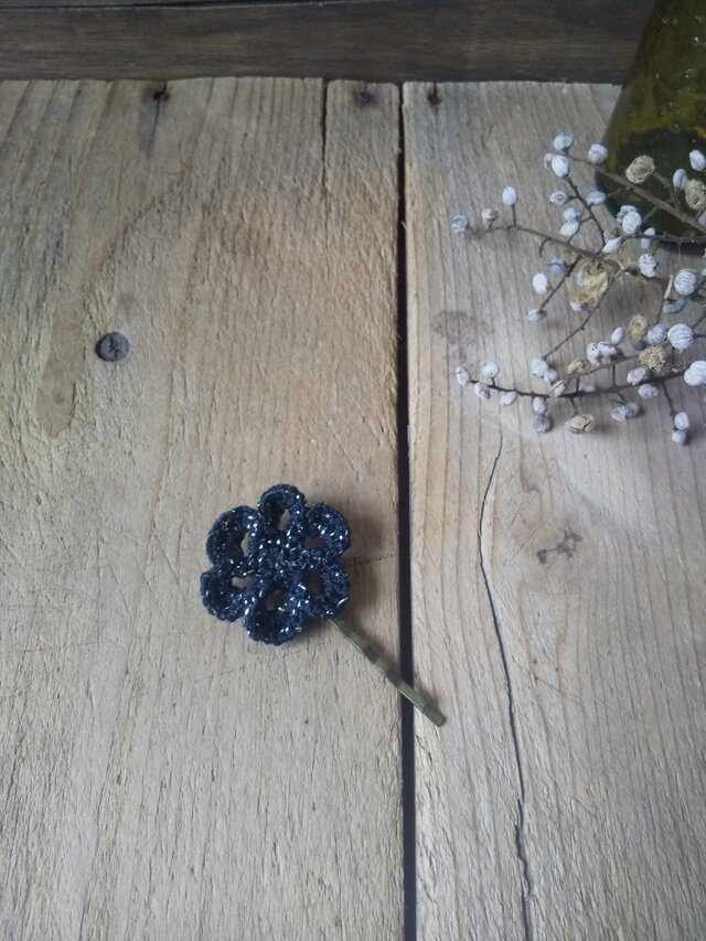 レース編みのお花のヘアピン