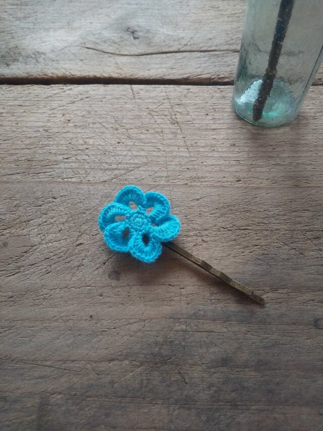 レース編みのお花のヘアピン