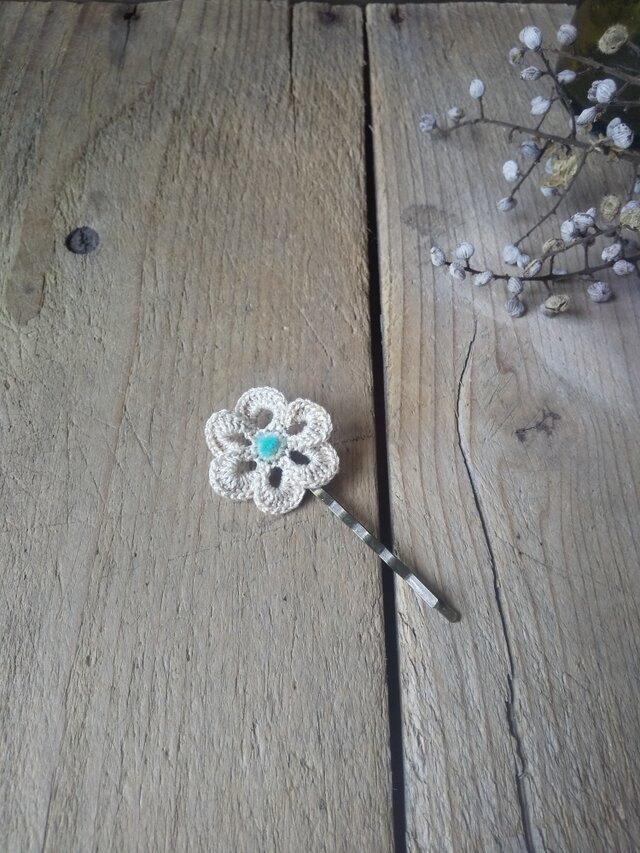 レース編みのお花のヘアピン