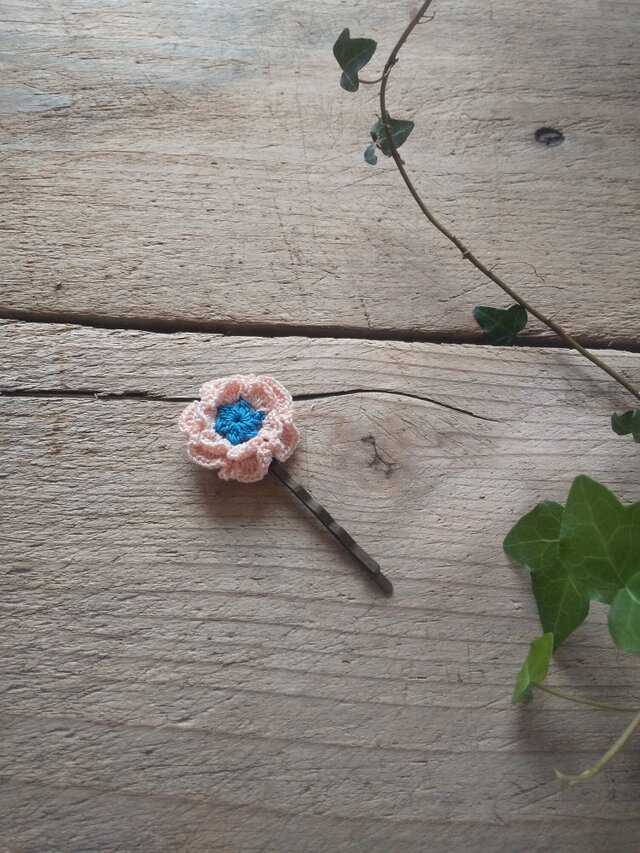 レース編みのお花のヘアピン