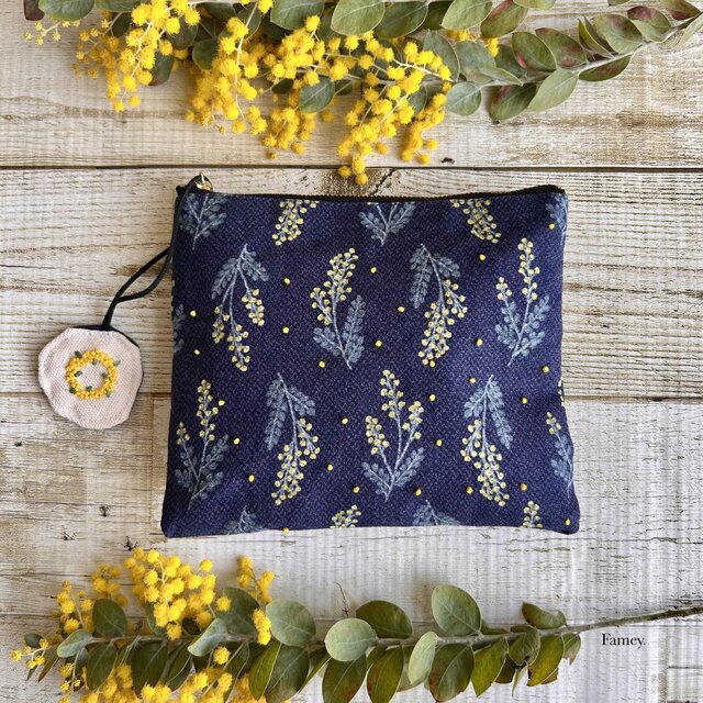 手刺繍】大人かわいいミモザ柄と手刺繍ミモザリースのフラットポーチ