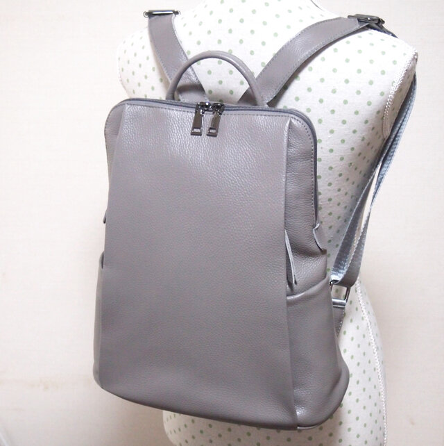 ★リュック★本革★レディース★収納ポケット７つ★A4サイズ★軽量★グレー色★