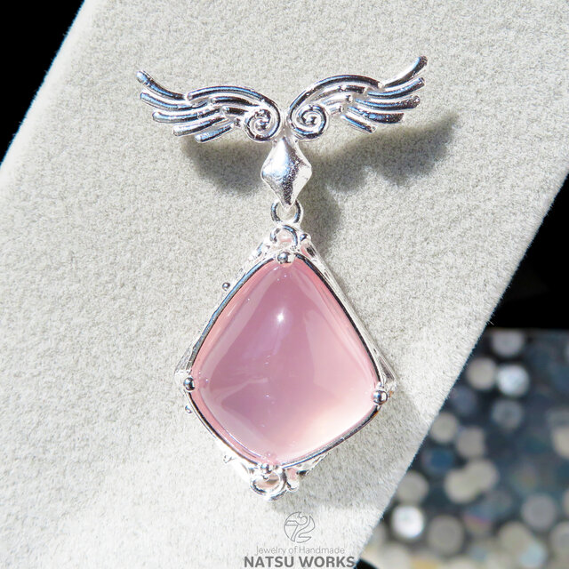 ローズクォーツ ブローチ / Rose Quartz and Silver Wing Brooch