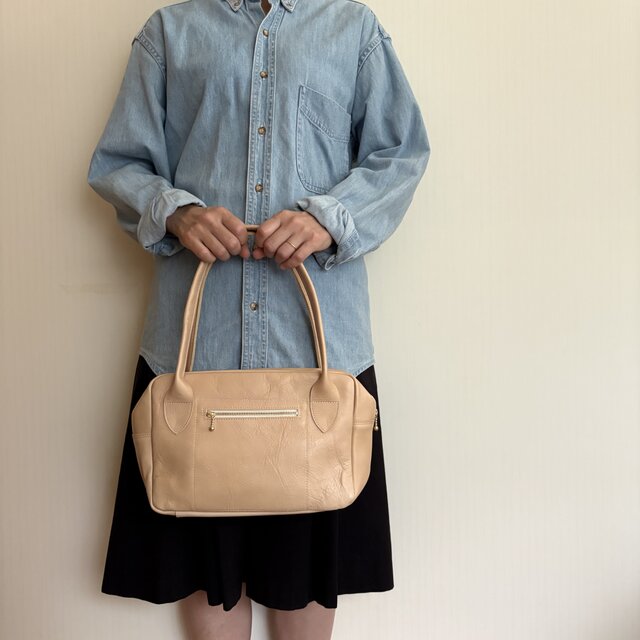 やさしい秋色。本革 ミニボストンバッグ／ベージュ｜軽やかサイズ・アンティークな口金デザイン