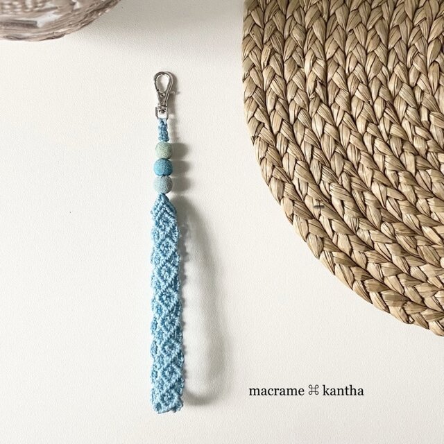 macrame ⌘ kantha カンタビーズマクラメレース　ストラップ［デザインB］ミントブルー