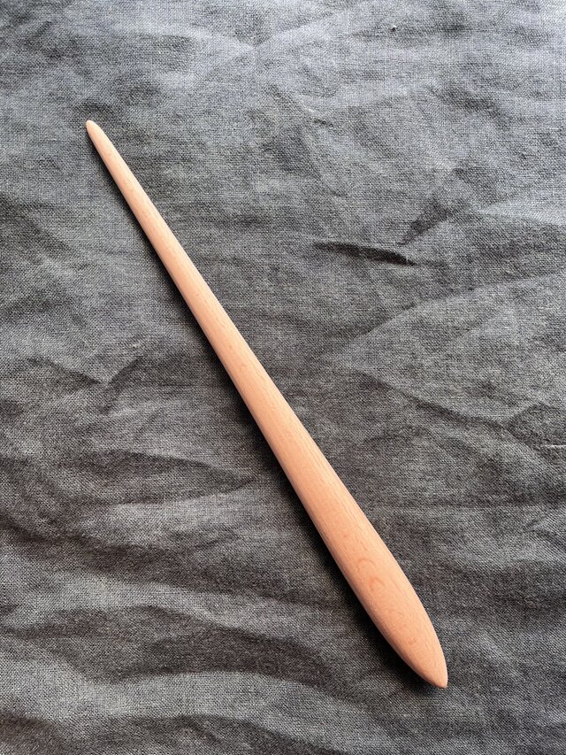 紡ぎ独楽・雫 白樫