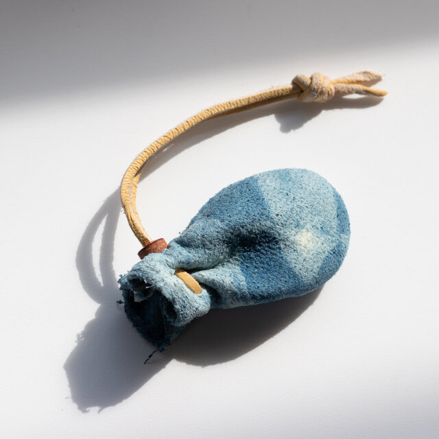 藍染鹿革巾着袋　2204226