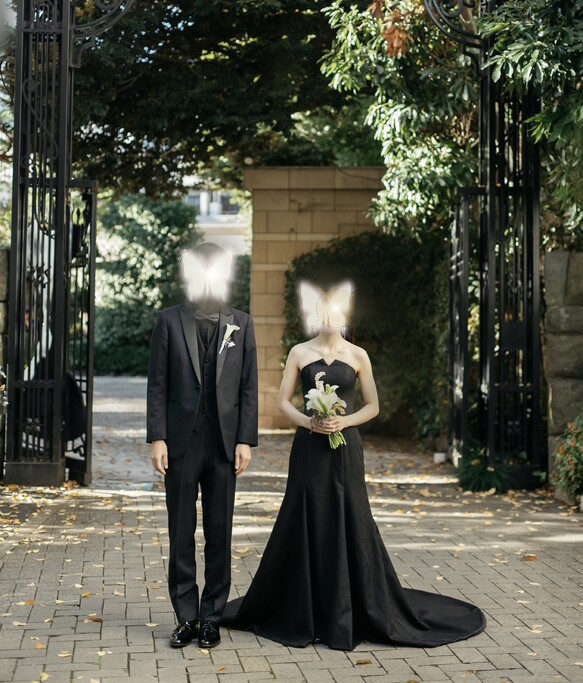 実例写真！パーティードレス ブラック ベアトップ 大人っぽい 優雅なシルエット 披露宴 二次会