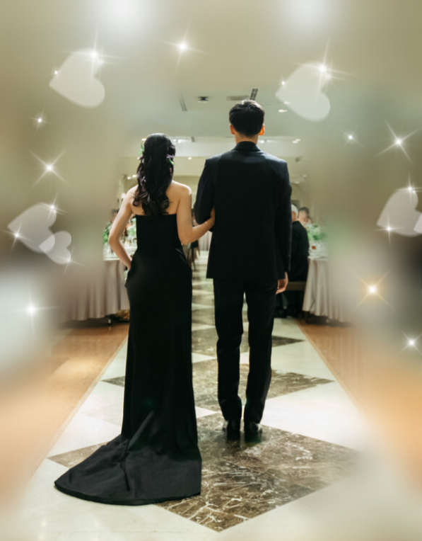 実例写真！パーティードレス ブラック ベアトップ 大人っぽい 優雅な