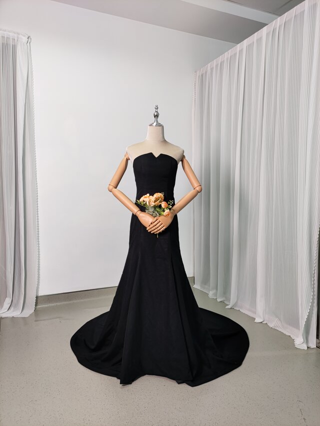 実例写真！パーティードレス ブラック ベアトップ 大人っぽい 優雅な