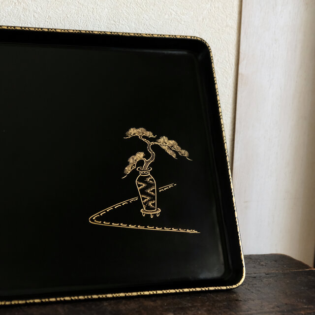 花器に松の一輪挿し◆古輪島塗　漆芸黒塗沈金四方脚付き膳　盆　漆器　骨董・antiques　工芸品　大正〜昭和初期