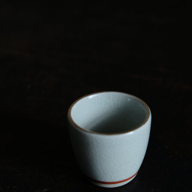 金の花文様のある馬（午）◇九谷焼 色絵金彩猪口 昭和レトロ 干支 酒器