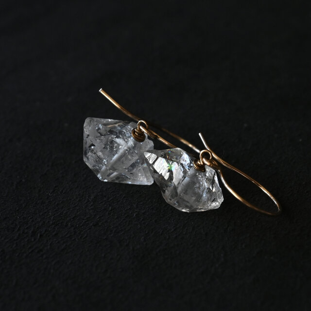 1点作品☆ ダブルポイントクリスタルピアス イヤリングに変更可能☺︎ ダブルポイントクリスタルのピアスS・イヤリング変更可 | iichi 日々の