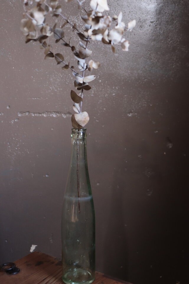 古い大きな気泡がある変形ガラス花入れ 古い大きな気泡がある変形