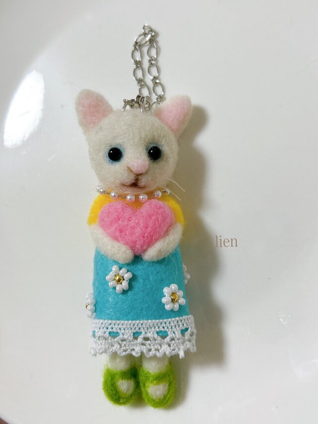 ネコバッグチャーム | iichi 日々の暮らしを心地よくするハンドメイド