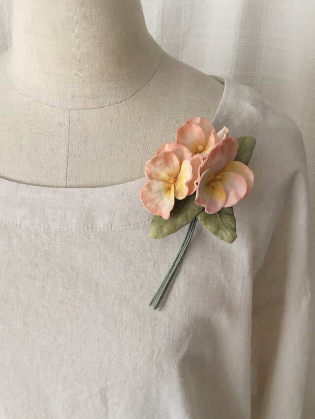 〈染め花〉パンジーの3輪コサージュ(ピンク)