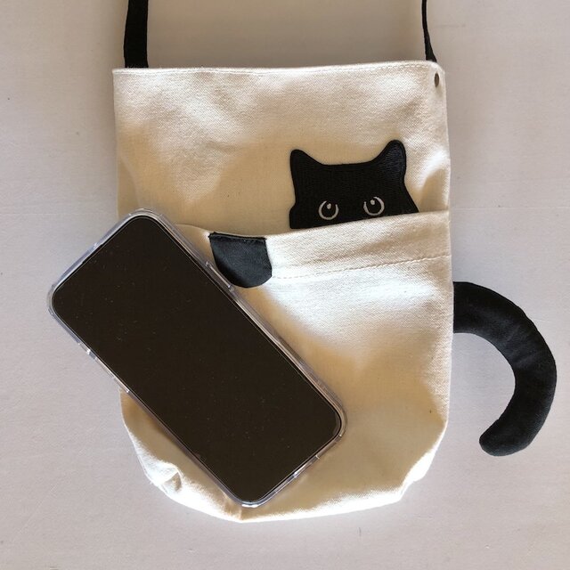 のぞきネコサコッシュ 受注製作 | iichi 日々の暮らしを心地よくする
