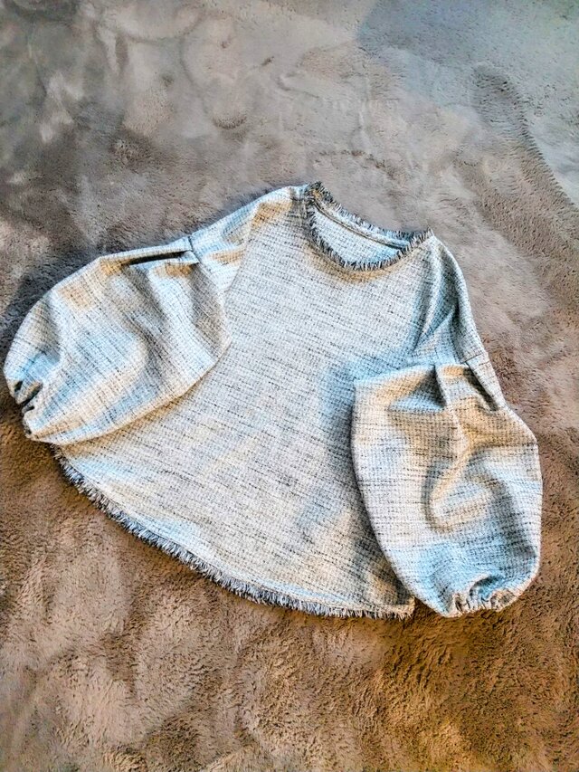 上品コットンツィードフリンジ襟のパフスリーブブラウス