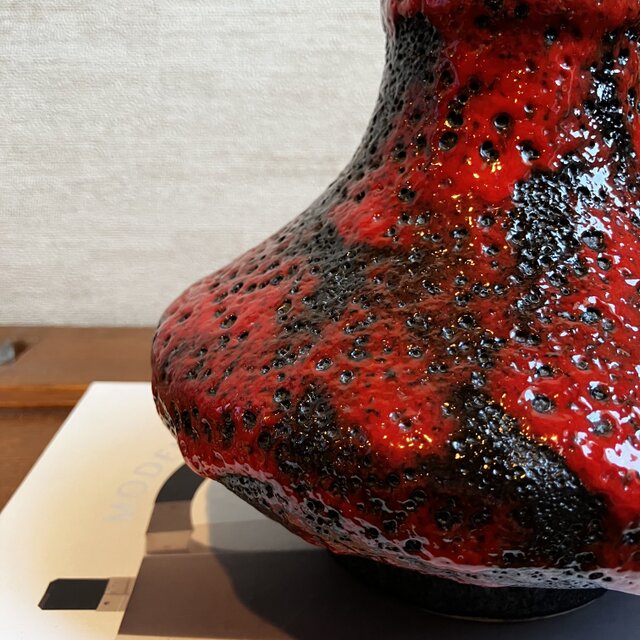 赤×黒の力強い花器／Jopeko／Fat Lava | iichi 日々の暮らしを心地よく