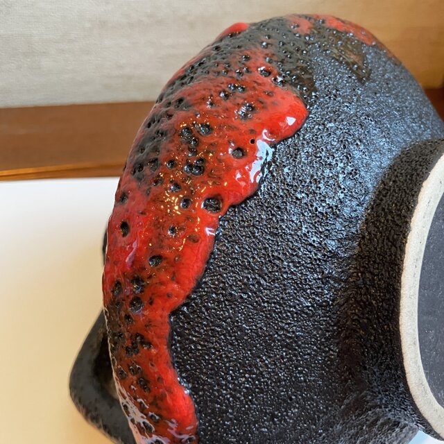 赤×黒の力強い花器／Jopeko／Fat Lava | iichi 日々の暮らしを心地よく