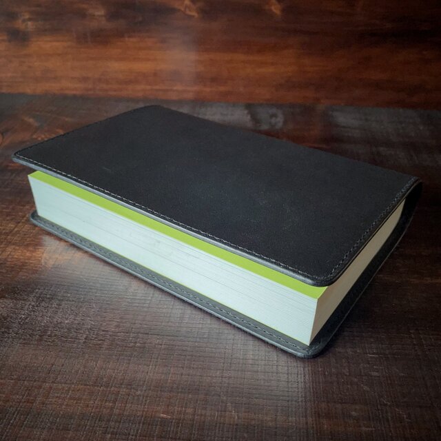《四六判サイズ》レザーブックカバー（Nero）