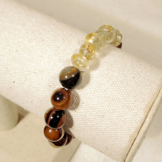 ルチルクォーツとブラックサードオニキスのブレスレット（天然石、金線入り水晶、針入り水晶、チベット産）