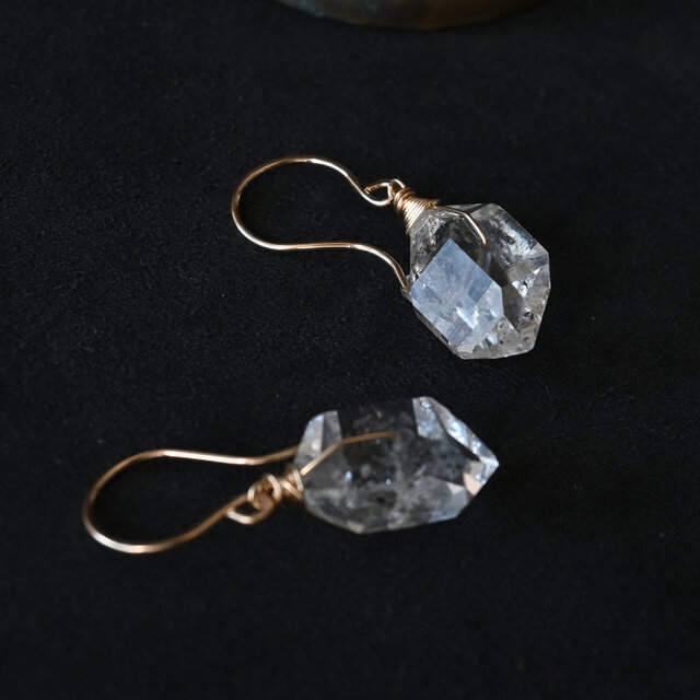 ☆SALE】ダブルポイントクリスタルのピアスM・イヤリング変更可