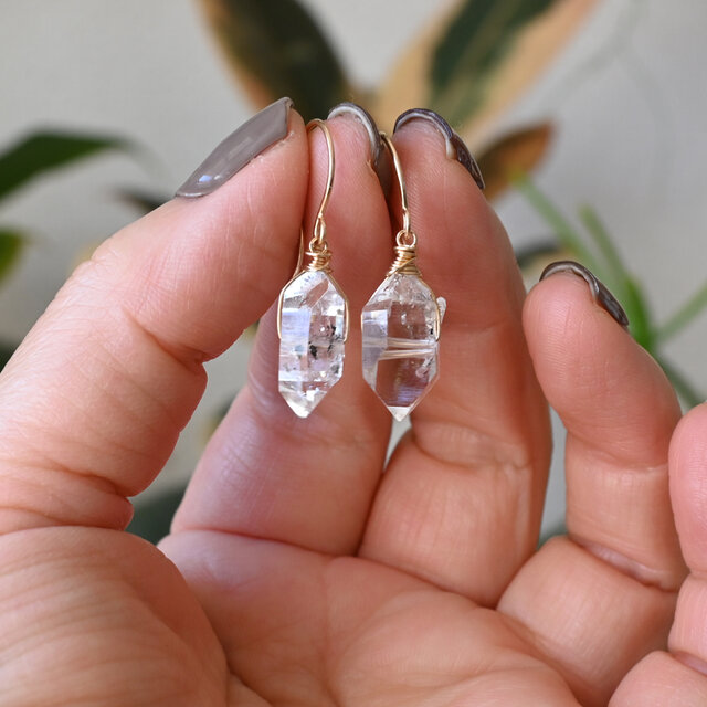 1点作品☆ ダブルポイントクリスタルピアス イヤリングに変更可能☺︎ ☆SALE】ダブルポイントクリスタルのピアスM・イヤリング変更可