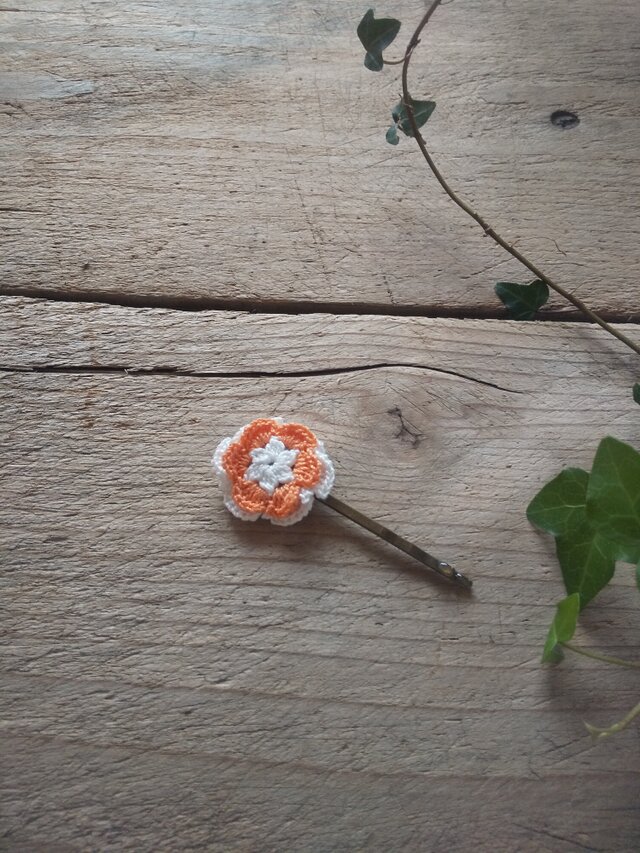 レース編みのお花のヘアピン
