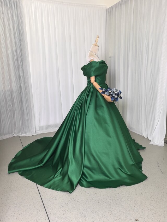 実例写真！カラードレス グリーン オフショルダー Aライン 光沢