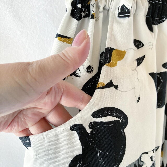 一年中ごきげんなバルーンパンツ：80cm（いろんな種類の猫たち：オフ