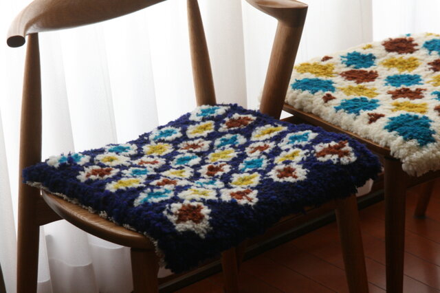 ノッティングチェアマット ホームスパン（手紡ぎ手織り）fireworks