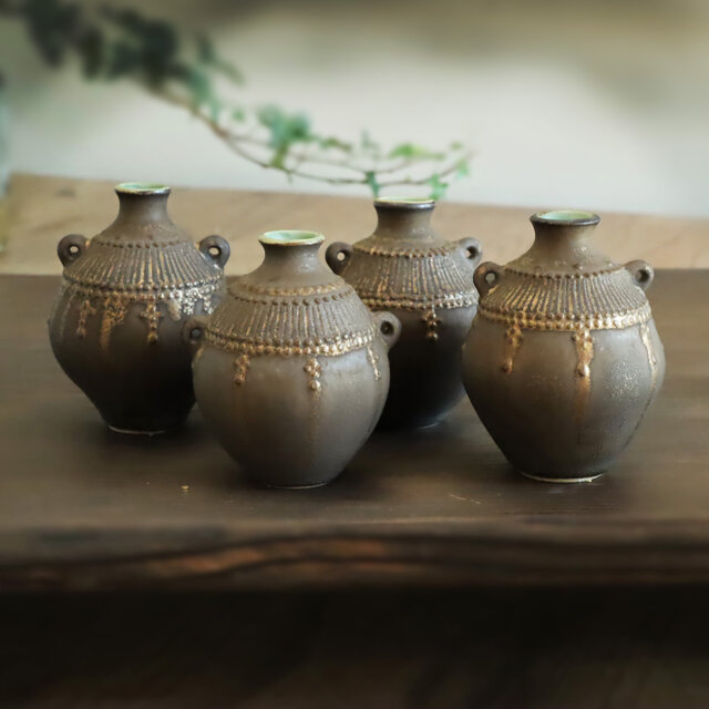 オキ　マコト　炭化花瓶 大山求 黒錆筒状花器 Motomu Oyama iron vase (VMO2) – essence