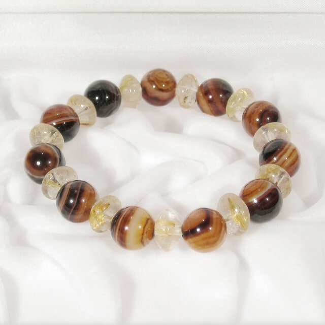 ルチルクォーツとブラックサードオニキスのブレスレット（天然石、金線入り水晶、針入り水晶、チベット産、綺麗な縞模様）