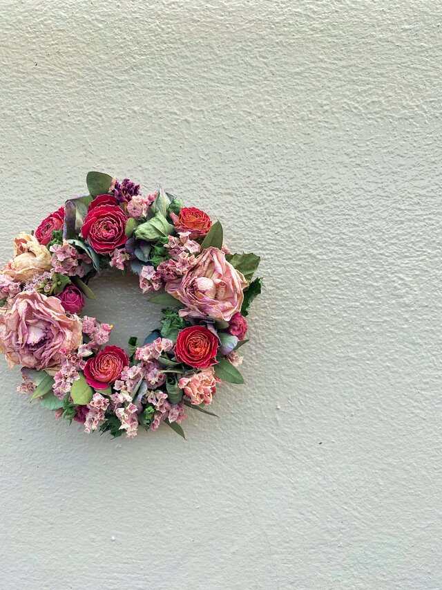 春をはこぶ　ピンクのオールドローズの手のひらサイズのリース