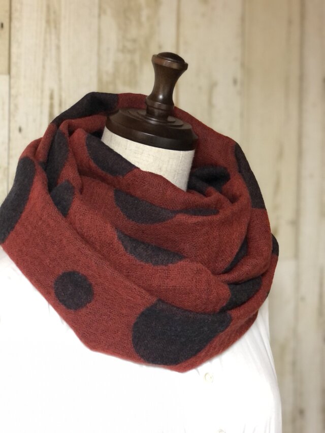 ふわり❣️ウールガーゼの二重巻きスヌード❤️水玉ジャガード（ワインレッド×ランプブラック）