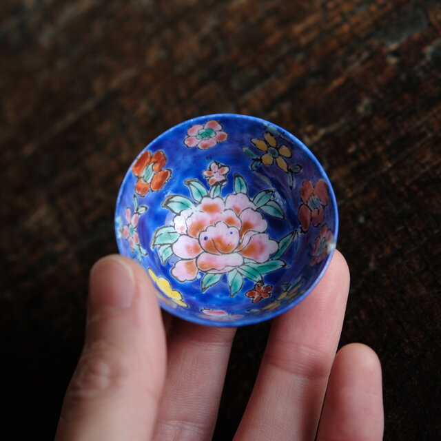 青に花尽くし◇中国景徳鎮 花文色絵小ぶり猪口 茶杯 シノワズリ