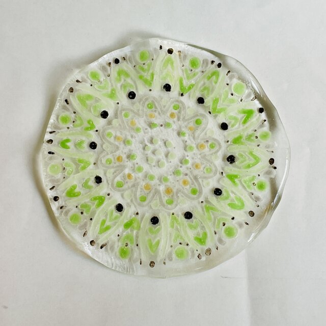ガラスの小皿 緑曼荼羅皿 | iichi 日々の暮らしを心地よくする