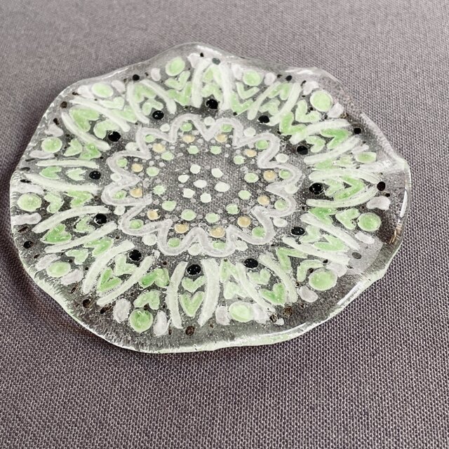 ガラスの小皿 緑曼荼羅皿 | iichi 日々の暮らしを心地よくする