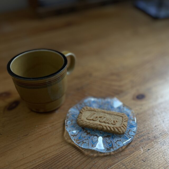 青と金の高脚ガラス皿 Amazon｜青山硝子 ガラス 盛鉢 ボウル オードブル皿 20cm 青紅葉