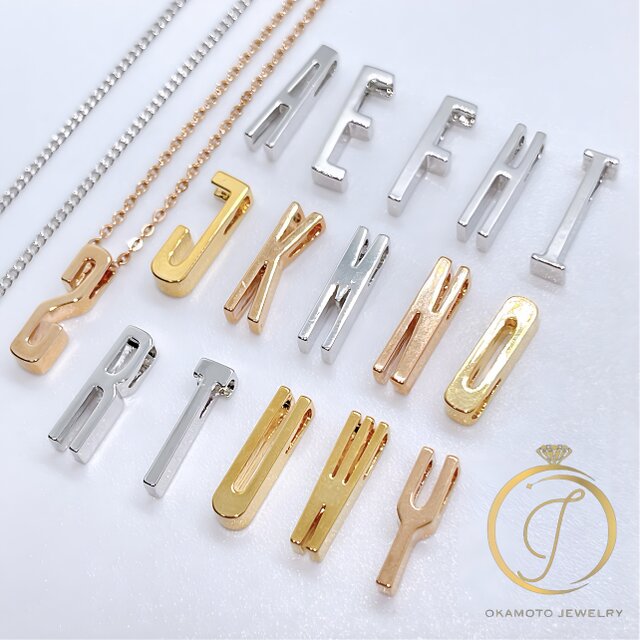 イニシャルネックレス