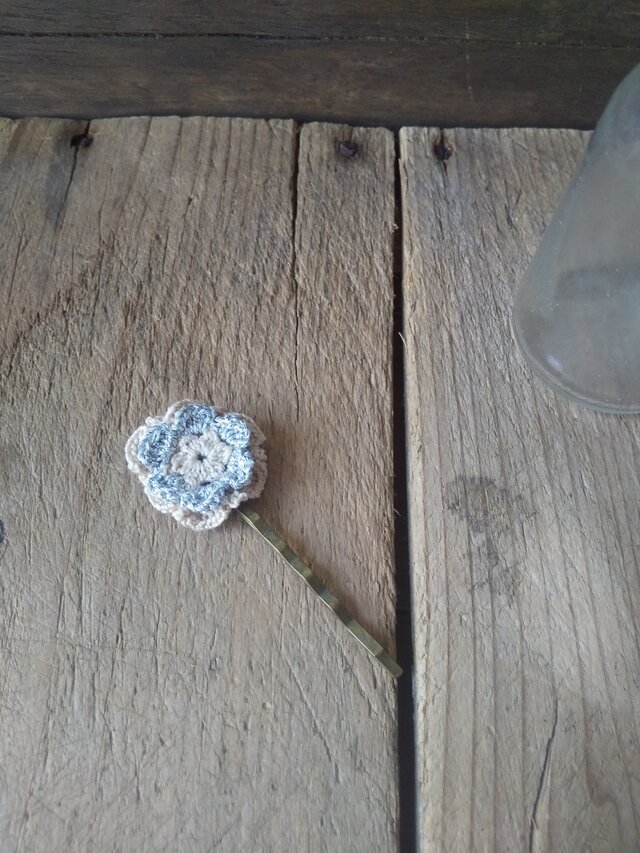 レース編みのお花のヘアピン